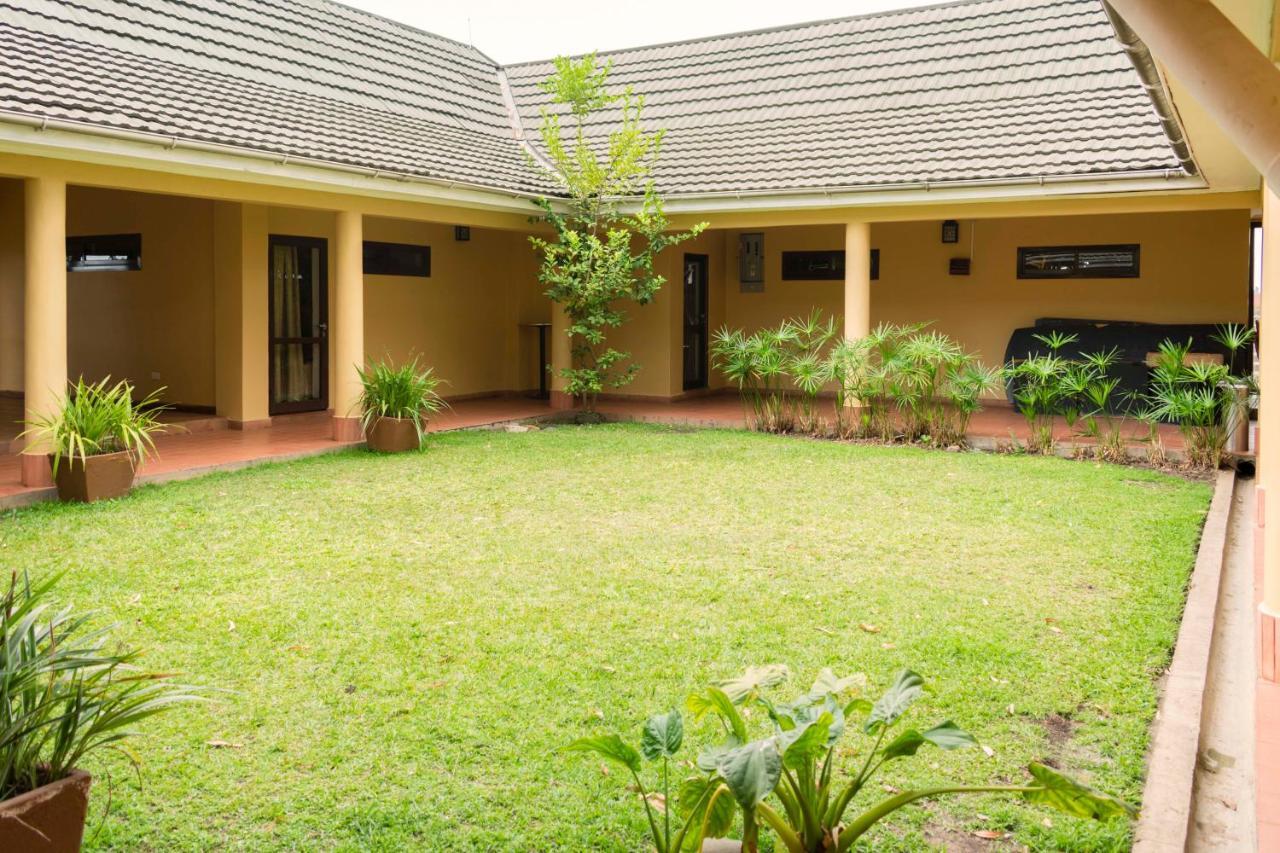 Mountains Of The Moon Hotel Fort Portal Exterior foto