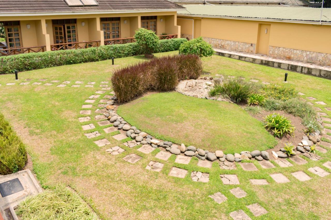 Mountains Of The Moon Hotel Fort Portal Exterior foto